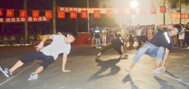 我校举办2014年“迎新生•庆中秋”文艺晚会