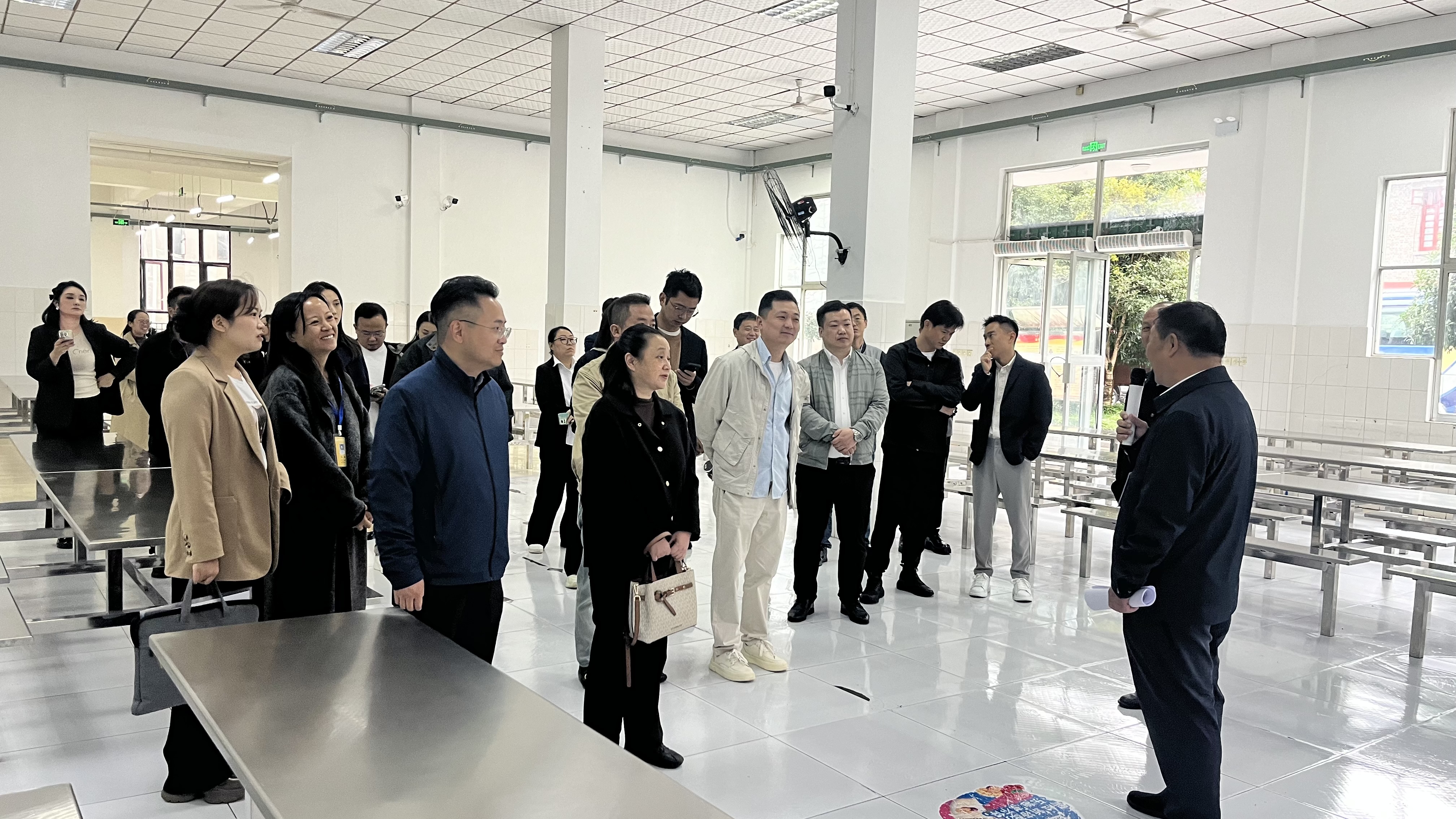 “两代表一委员”调研四川省档案学校“校园餐”工作