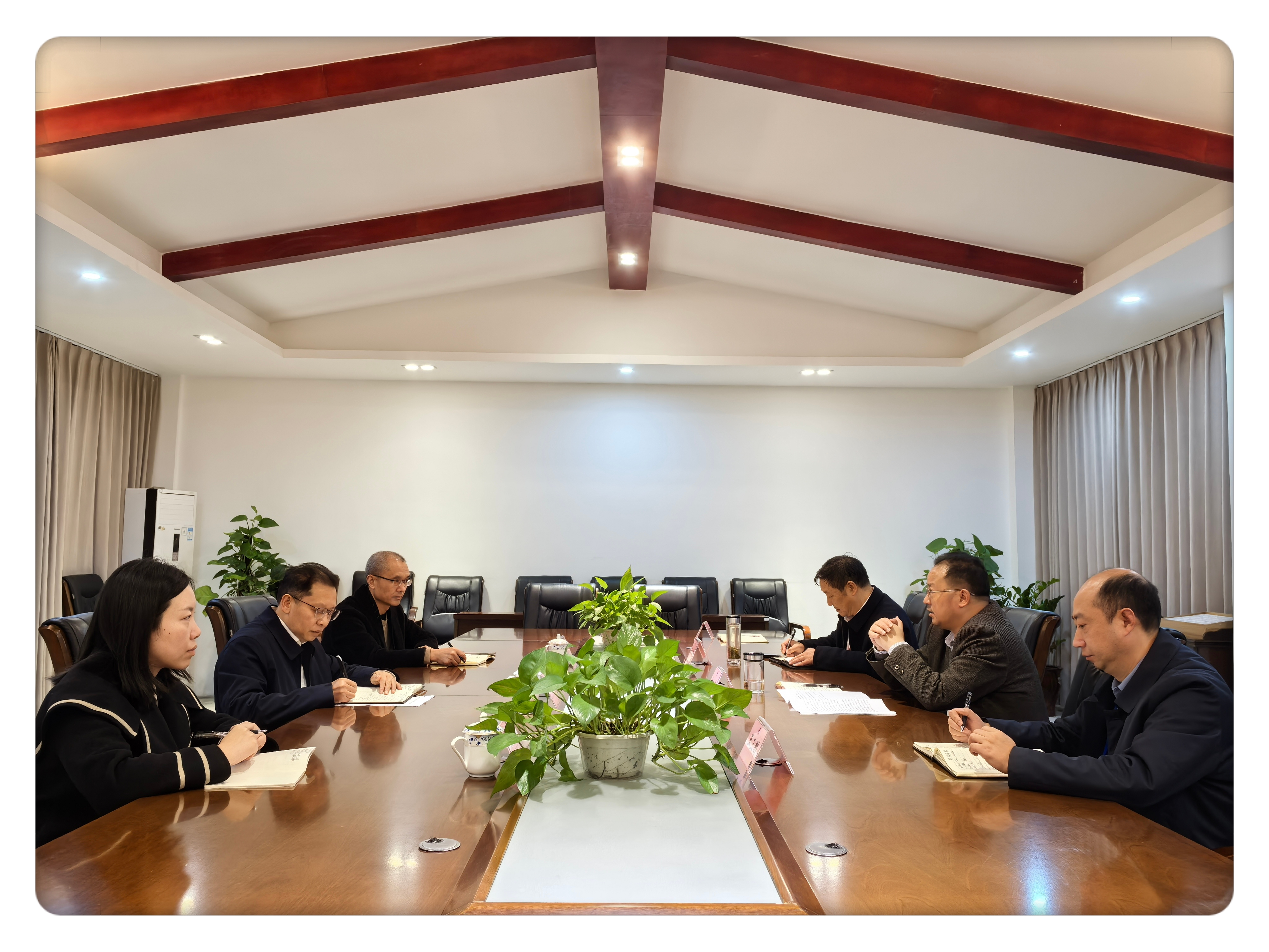 资阳市档案馆馆长周昌海一行 到省档案学校调研考察